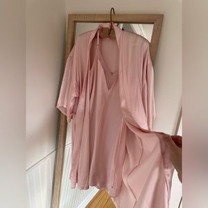 Pink satiny chemise and robe set - Apt 9 - Bridal look - sz Med - worn once